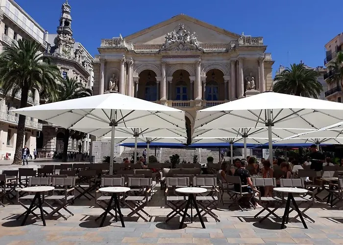 2 Pieces Avec Patio Dans Le Centre De Toulon
