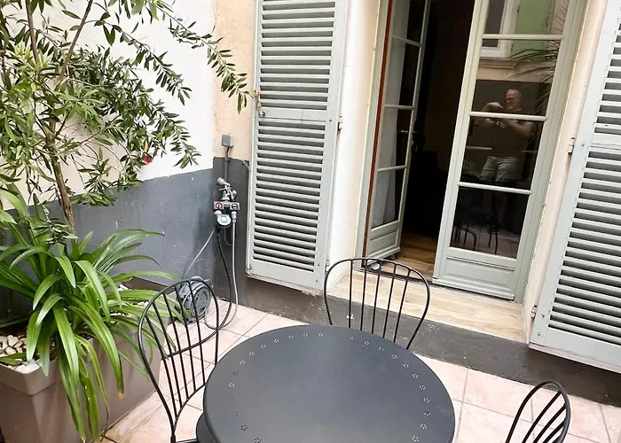 2 Pieces Avec Patio Dans Le Centre De Toulon