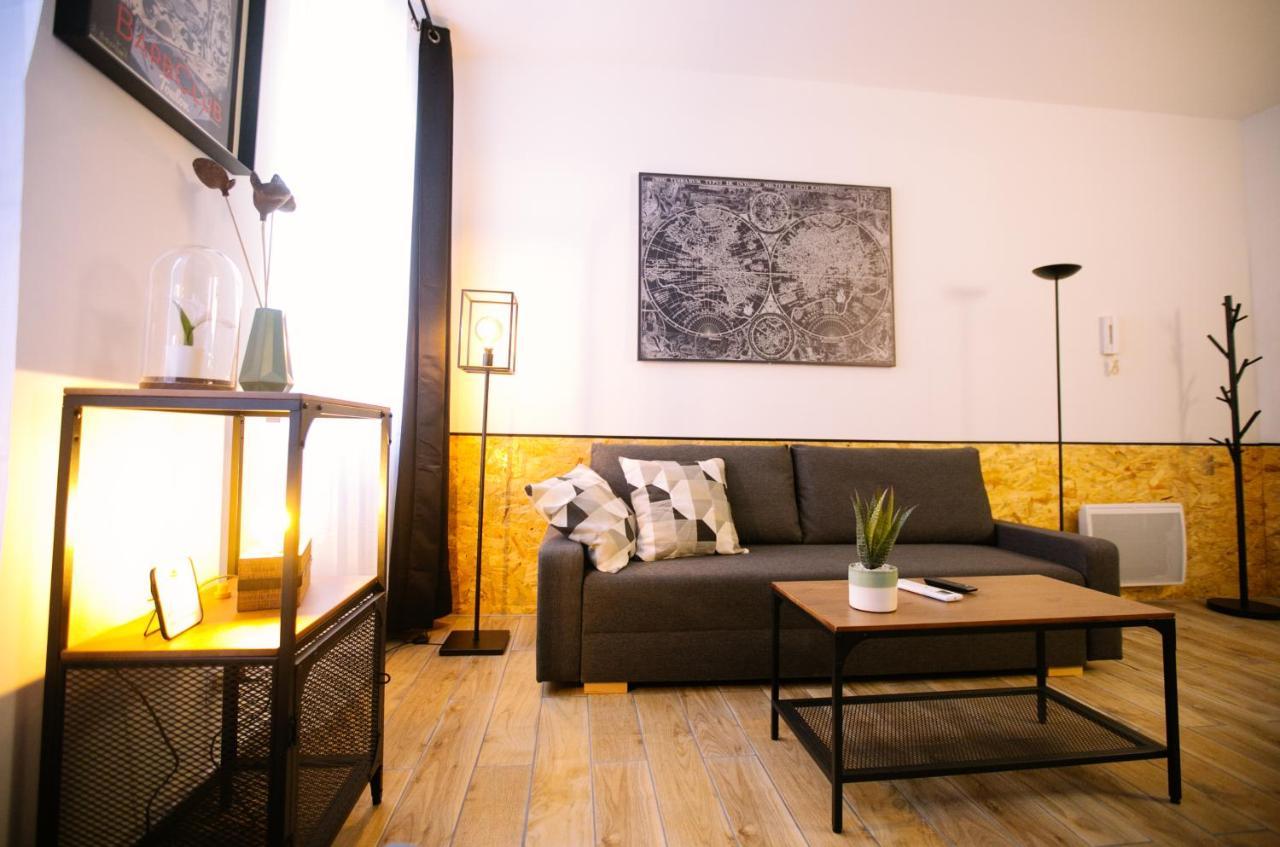 Apartment 2 Pieces Avec Patio Dans Le Centre De