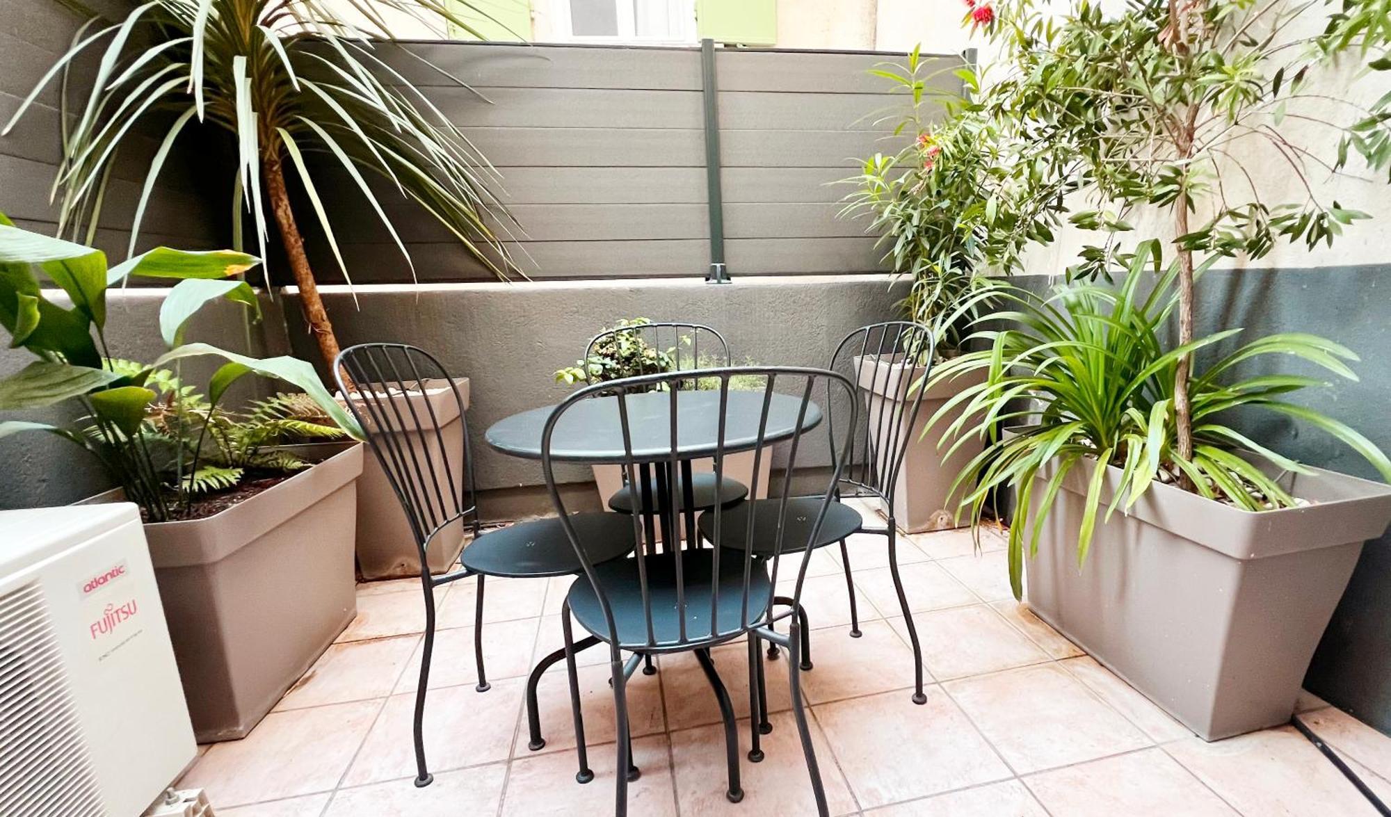 2 Pieces Avec Patio Dans Le Centre De Apartment Toulon